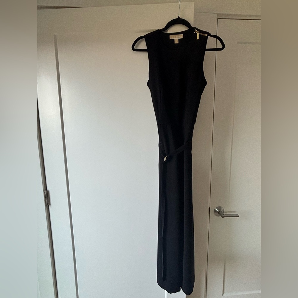 Elegant Black Sleeveless Dress
